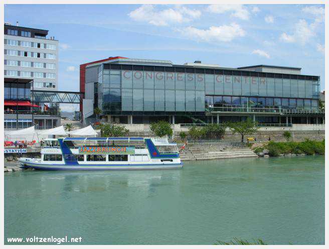 Vue panoramique sur les montagnes alpines près de Villach, Carinthie