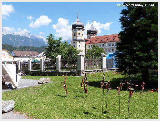 Randonnée de Mieming au Monastère de Stams à travers paysages alpins pittoresques