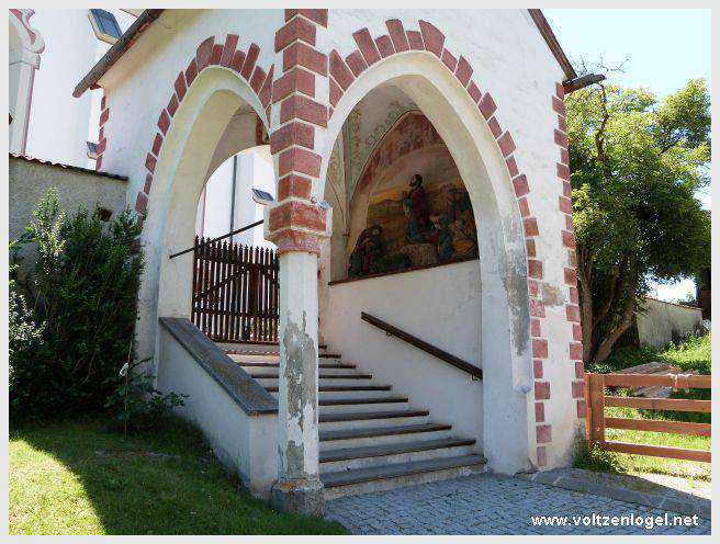 Randonnée de Mieming au Monastère de Stams à travers paysages alpins pittoresques