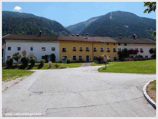Randonnée de Mieming au Monastère de Stams à travers paysages alpins pittoresques