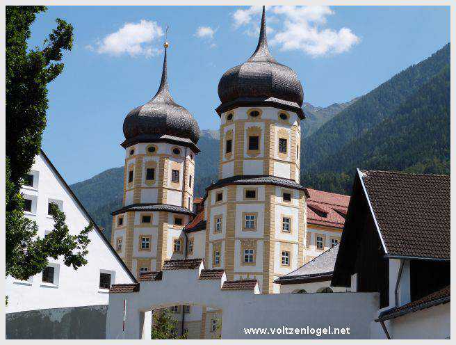 Randonnée de Mieming au Monastère de Stams à travers paysages alpins pittoresques