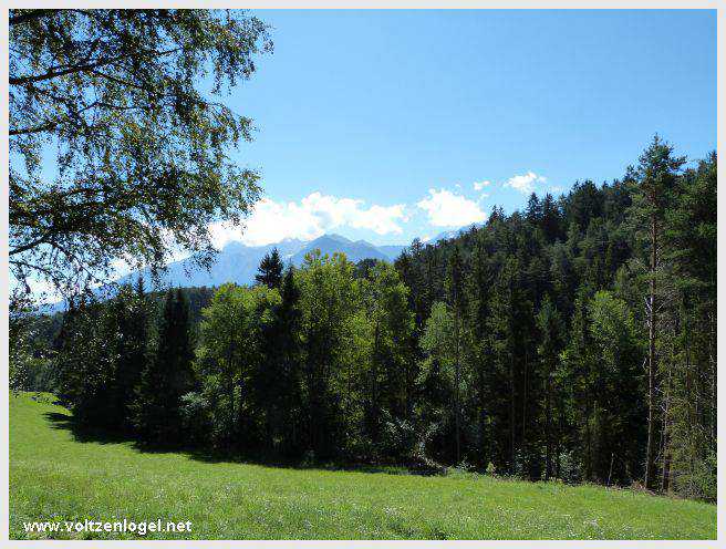 Sentier du Klammweg offrant une vue sur la gorge du château à Mieming.