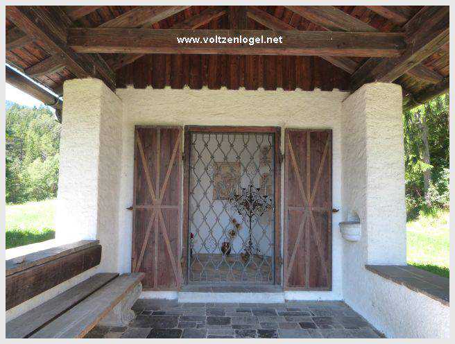 Sentier du Klammweg offrant une vue sur la gorge du château à Mieming.