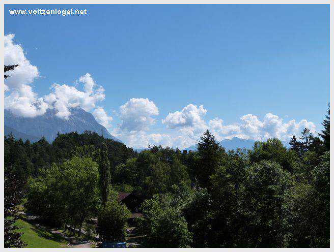 Sentier du Klammweg offrant une vue sur la gorge du château à Mieming.