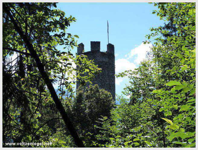 Sentier du Klammweg offrant une vue sur la gorge du château à Mieming.