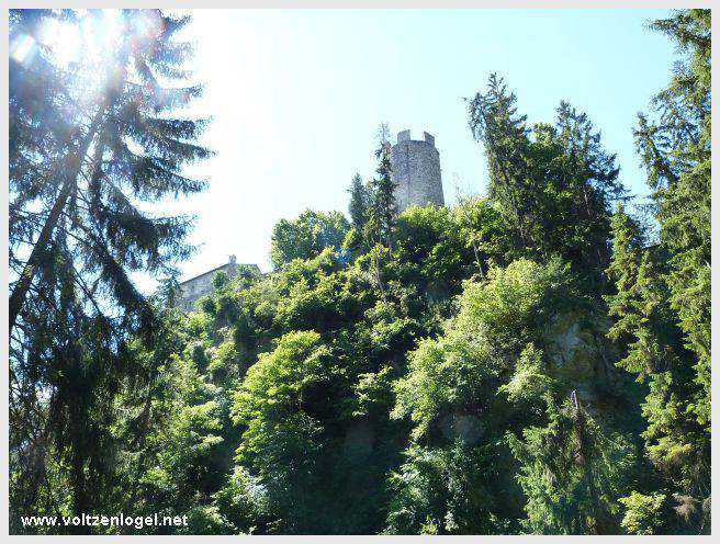 Sentier du Klammweg offrant une vue sur la gorge du château à Mieming.