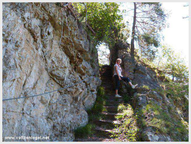 Sentier du Klammweg offrant une vue sur la gorge du château à Mieming.