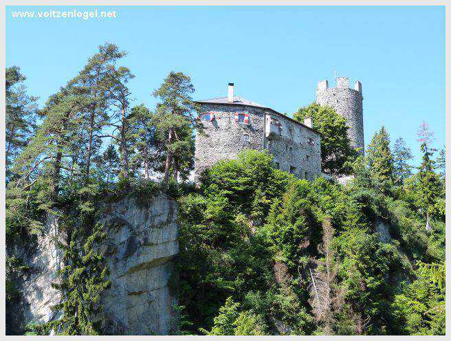 Sentier du Klammweg offrant une vue sur la gorge du château à Mieming.