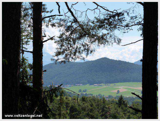Sentier du Klammweg offrant une vue sur la gorge du château à Mieming.