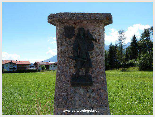 Sentier du Klammweg offrant une vue sur la gorge du château à Mieming.