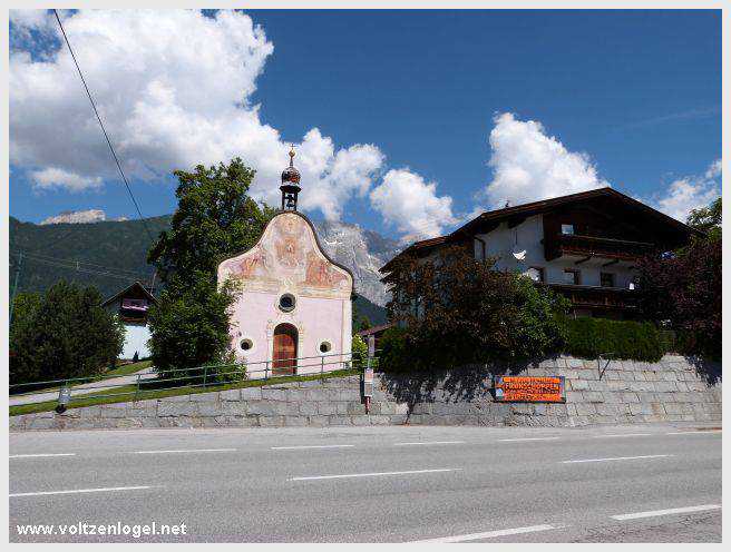 Sentier du Klammweg offrant une vue sur la gorge du château à Mieming.