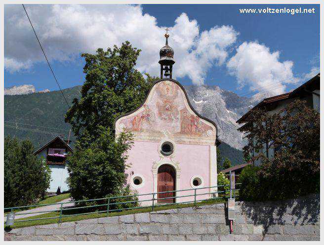 Sentier du Klammweg offrant une vue sur la gorge du château à Mieming.