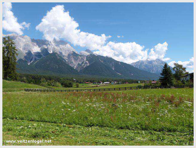 Sentier du Klammweg offrant une vue sur la gorge du château à Mieming.