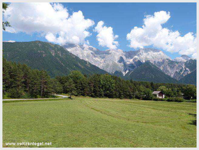 Sentier du Klammweg offrant une vue sur la gorge du château à Mieming.