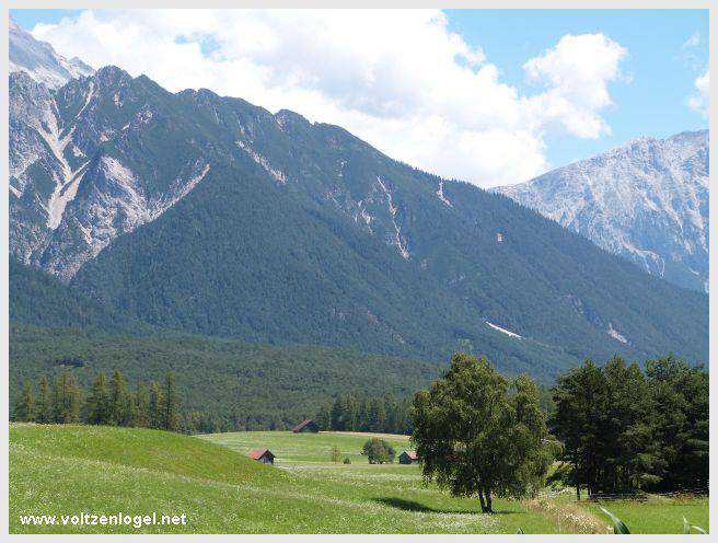 Sentier du Klammweg offrant une vue sur la gorge du château à Mieming.