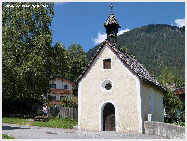 Sentier du Klammweg offrant une vue sur la gorge du château à Mieming.