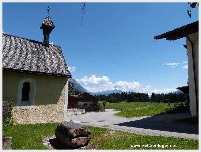 Sentier du Klammweg offrant une vue sur la gorge du château à Mieming.