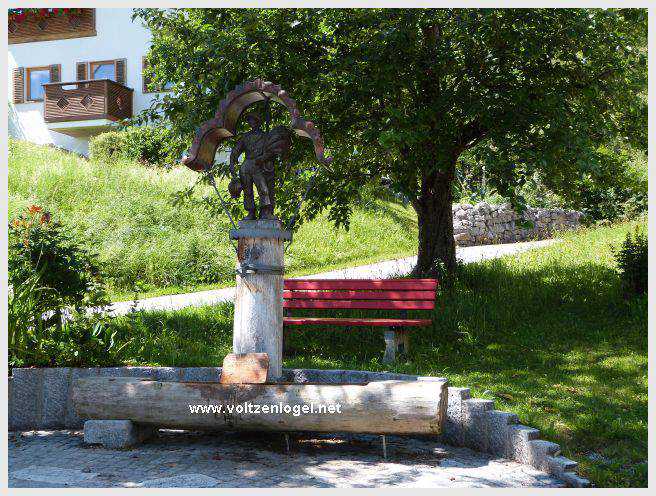 Sentier du Klammweg offrant une vue sur la gorge du château à Mieming.