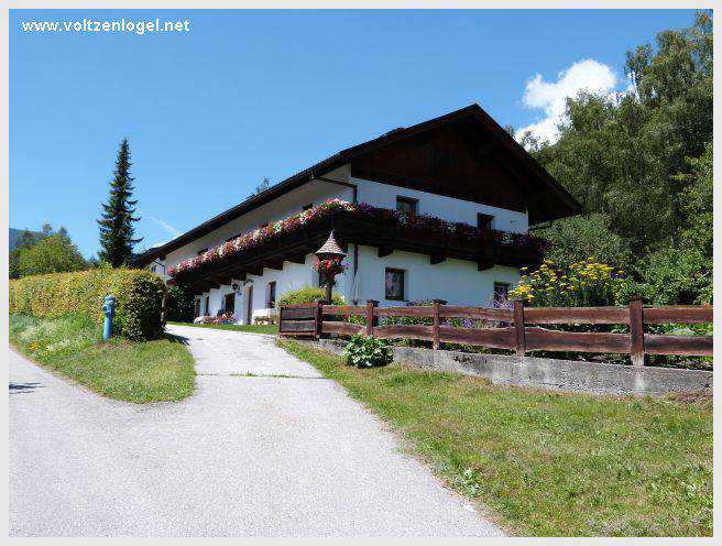 Sentier du Klammweg offrant une vue sur la gorge du château à Mieming.