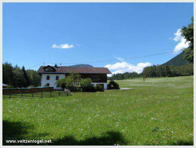 Sentier du Klammweg offrant une vue sur la gorge du château à Mieming.
