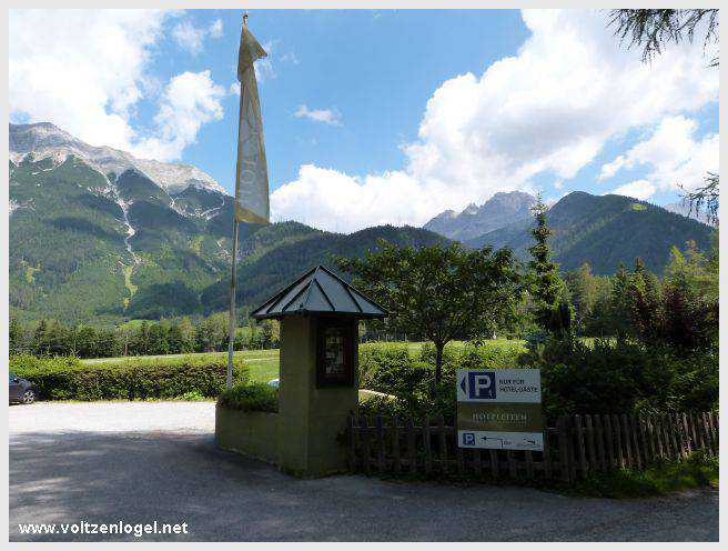 Vue panoramique depuis la ferme auberge Marienbergalm, Obsteig, Alpes du Tyrol