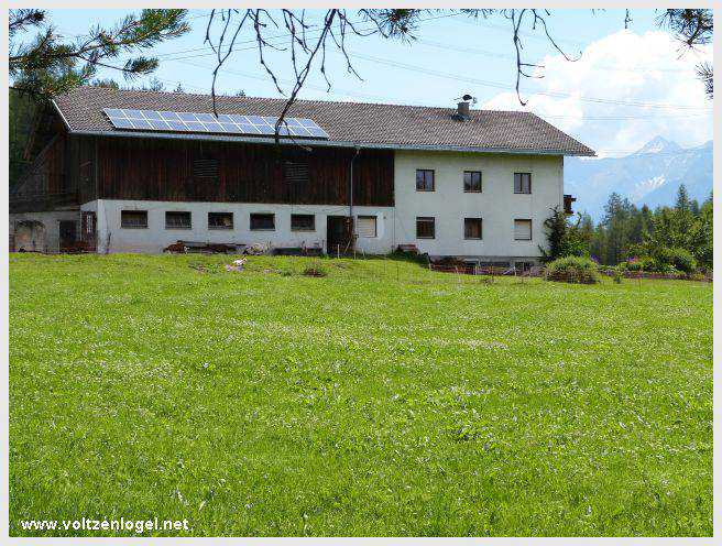 Vue panoramique depuis la ferme auberge Marienbergalm, Obsteig, Alpes du Tyrol