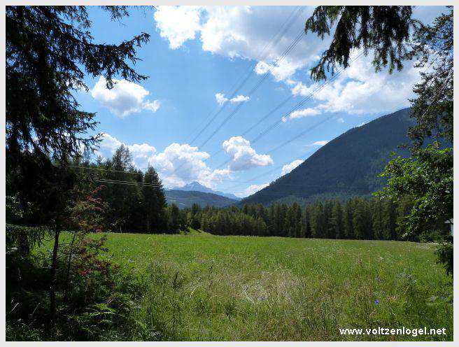 Vue panoramique depuis la ferme auberge Marienbergalm, Obsteig, Alpes du Tyrol