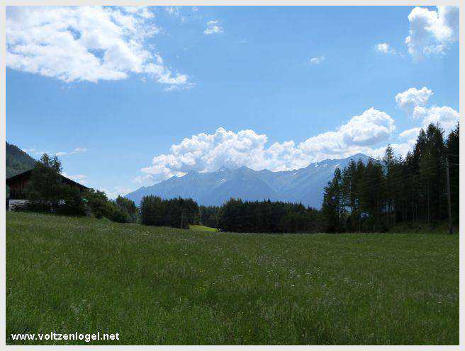 Vue panoramique depuis la ferme auberge Marienbergalm, Obsteig, Alpes du Tyrol