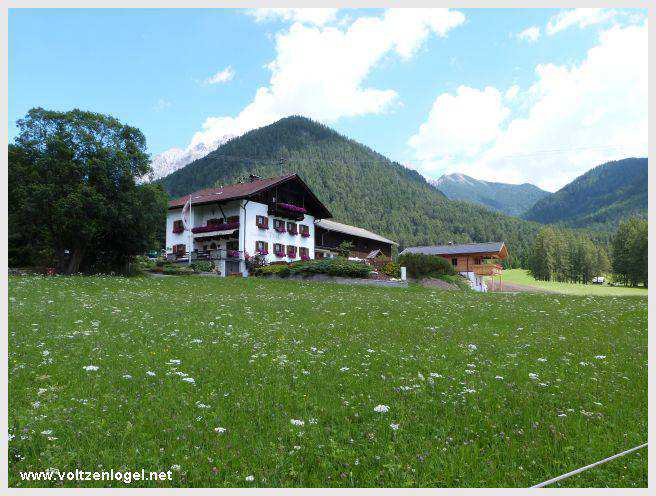 Vue panoramique depuis la ferme auberge Marienbergalm, Obsteig, Alpes du Tyrol
