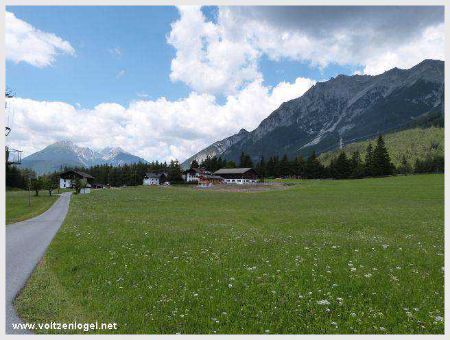 Vue panoramique depuis la ferme auberge Marienbergalm, Obsteig, Alpes du Tyrol