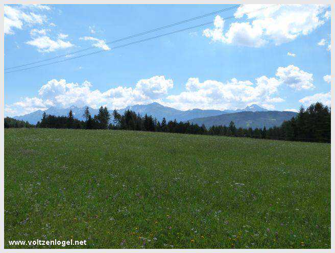Vue panoramique depuis la ferme auberge Marienbergalm, Obsteig, Alpes du Tyrol
