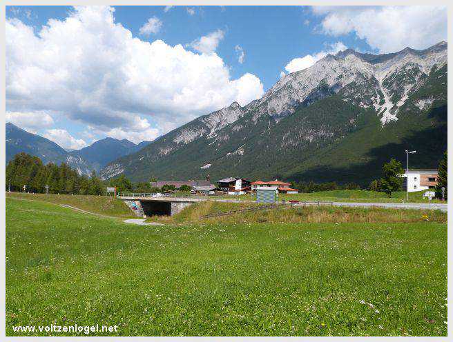 Vue panoramique depuis la ferme auberge Marienbergalm, Obsteig, Alpes du Tyrol