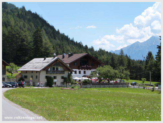 Vue panoramique depuis la ferme auberge Marienbergalm, Obsteig, Alpes du Tyrol