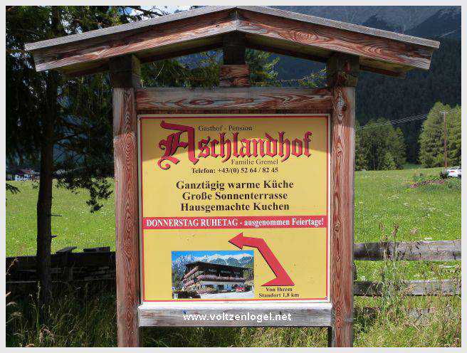 Vue panoramique depuis la ferme auberge Marienbergalm, Obsteig, Alpes du Tyrol