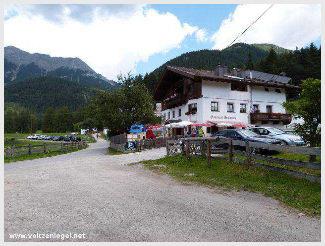 Vue panoramique depuis la ferme auberge Marienbergalm, Obsteig, Alpes du Tyrol