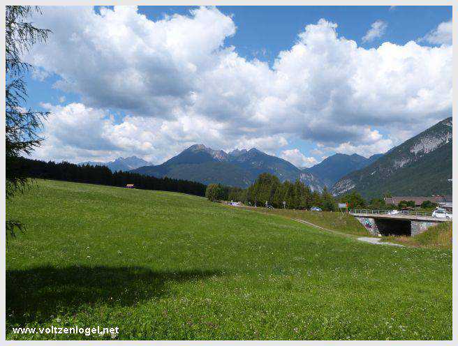 Vue panoramique depuis la ferme auberge Marienbergalm, Obsteig, Alpes du Tyrol