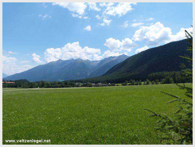 Vue panoramique depuis la ferme auberge Marienbergalm, Obsteig, Alpes du Tyrol