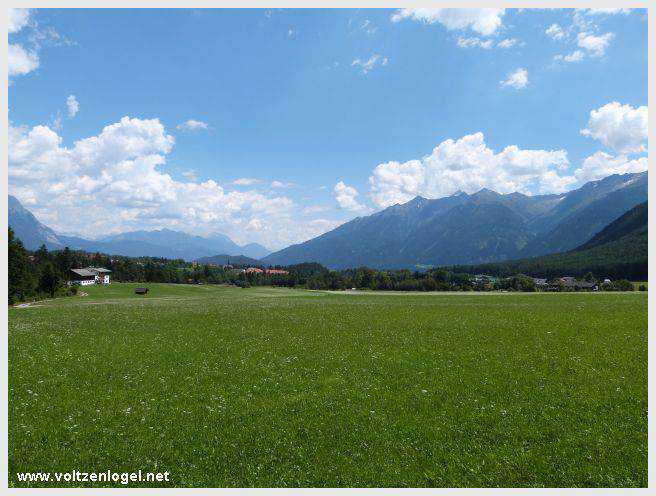 Vue panoramique depuis la ferme auberge Marienbergalm, Obsteig, Alpes du Tyrol