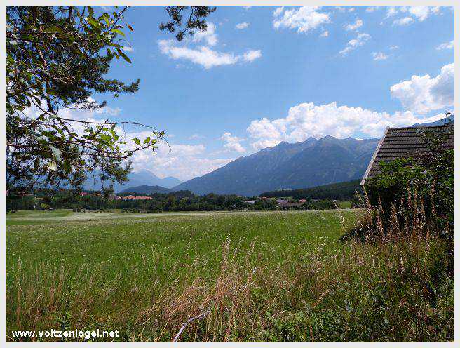 Vue panoramique depuis la ferme auberge Marienbergalm, Obsteig, Alpes du Tyrol