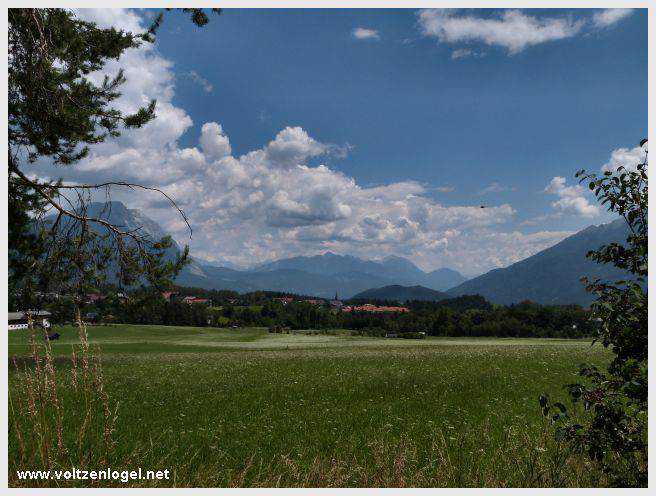 Vue panoramique depuis la ferme auberge Marienbergalm, Obsteig, Alpes du Tyrol