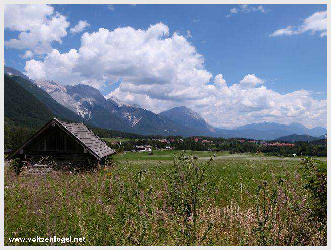 Vue panoramique depuis la ferme auberge Marienbergalm, Obsteig, Alpes du Tyrol
