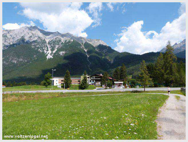 Vue panoramique depuis la ferme auberge Marienbergalm, Obsteig, Alpes du Tyrol