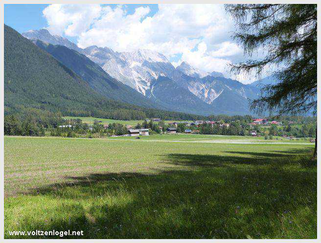 Vue panoramique depuis la ferme auberge Marienbergalm, Obsteig, Alpes du Tyrol