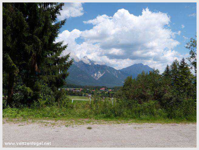 Vue panoramique depuis la ferme auberge Marienbergalm, Obsteig, Alpes du Tyrol