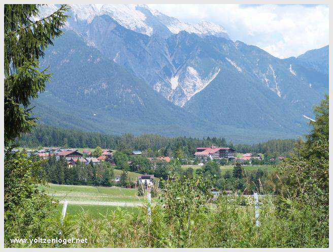 Vue panoramique depuis la ferme auberge Marienbergalm, Obsteig, Alpes du Tyrol