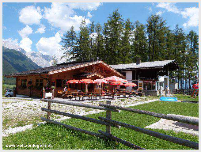Vue panoramique depuis la ferme auberge Marienbergalm, Obsteig, Alpes du Tyrol