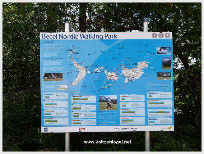 Vue panoramique du lac de Mieming, reflétant les Alpes du Tyrol sous un ciel ensoleillé