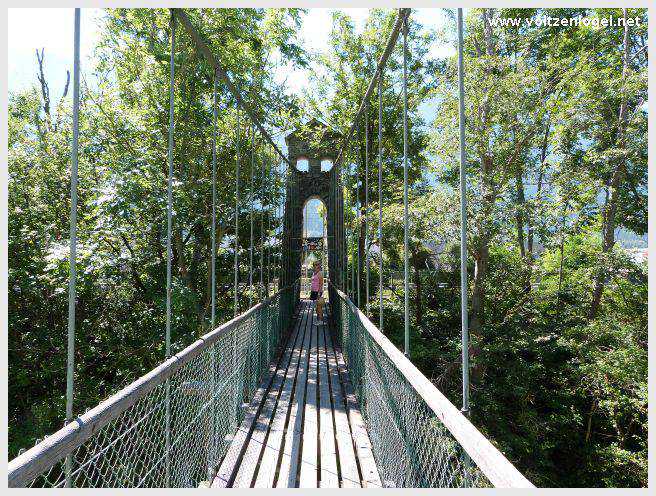 Vue panoramique sur le pont suspendu de l'Inn à Mieming