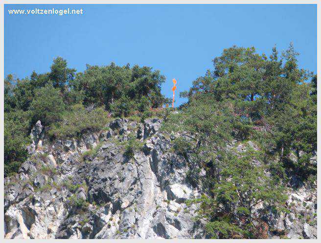 Vue panoramique sur le pont suspendu de l'Inn à Mieming