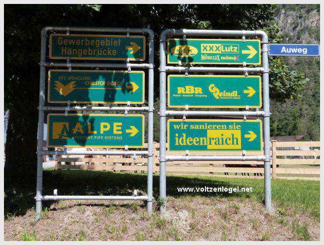 Vue panoramique sur le pont suspendu de l'Inn à Mieming